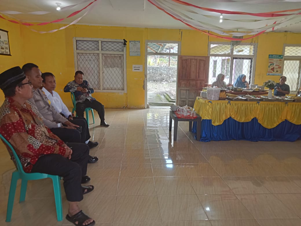 Bhabinkamtibmas Polsek Luwuk Hadiri Penilaian Kampung Berkualitas di Desa Bubung