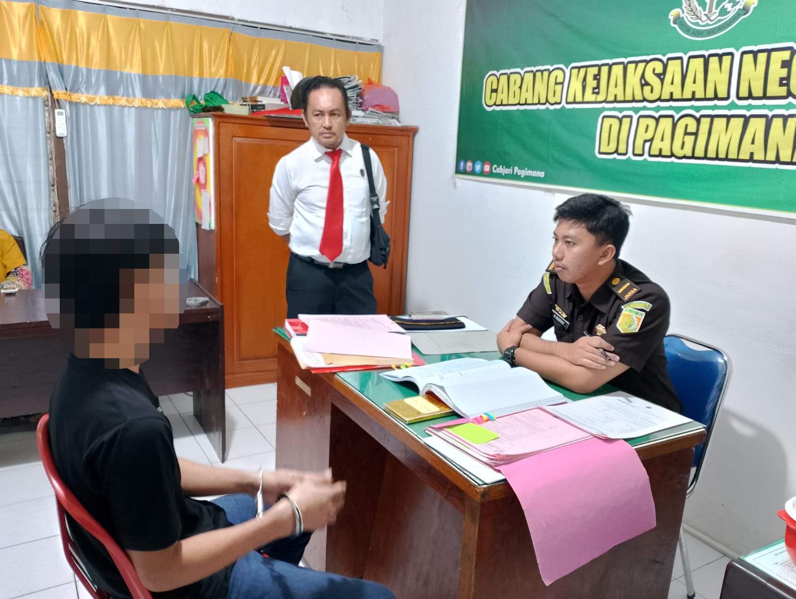Tahap II, Polsek Pagimana Serahkan Tersangka Penganiayaan Gunakan Kayu Pagar