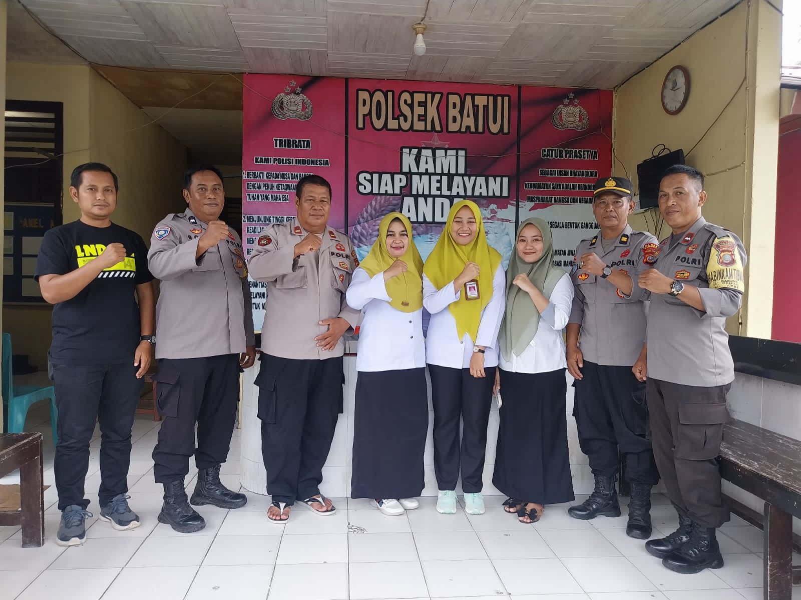 Kolaborasi Puskesmas dan Polsek Batui, Personil Ikuti Layanan Kesehatan Gratis