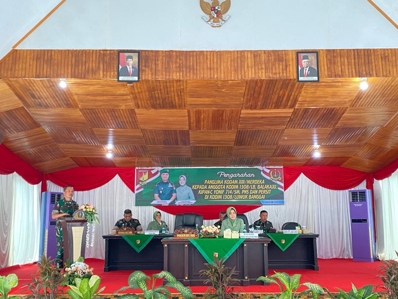 Kapolres Banggai Sambut Kedatangan Pangdam XIII/Merdeka di Kota Luwuk