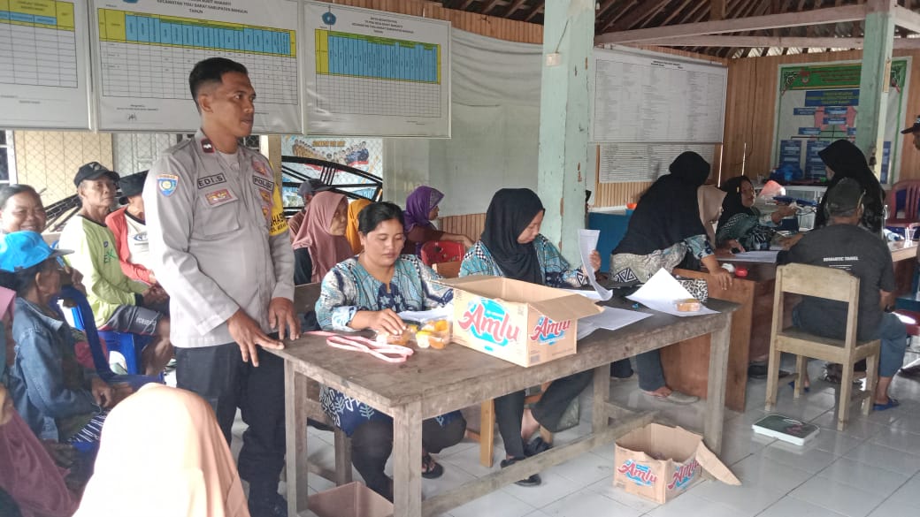 Dekatkan Diri Dengan Warga, Bhabinkamtibmas Polsek Toili Dampingi Posyandu Lansia