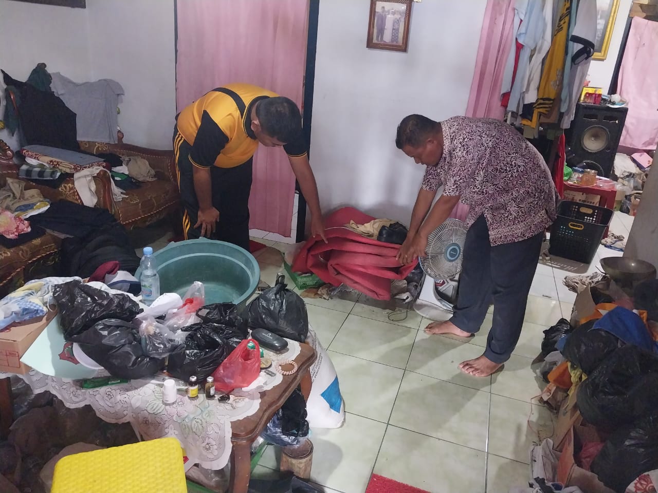 Bhabinkamtibmas Cek TKP Pencurian Rumah Warga di KM 5 Luwuk