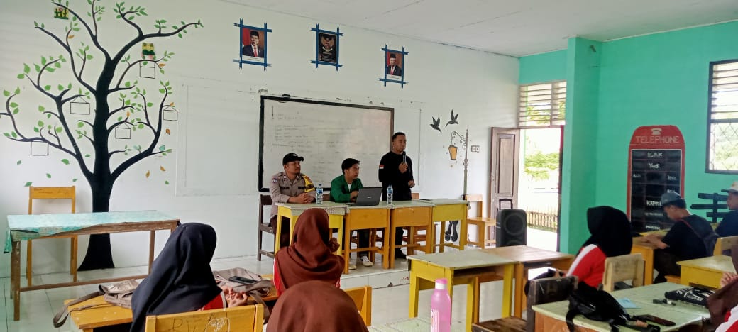 Bhabinkamtibmas Polsek Balantak Ingatkan Pelajar Tidak Terlibat Judi Online