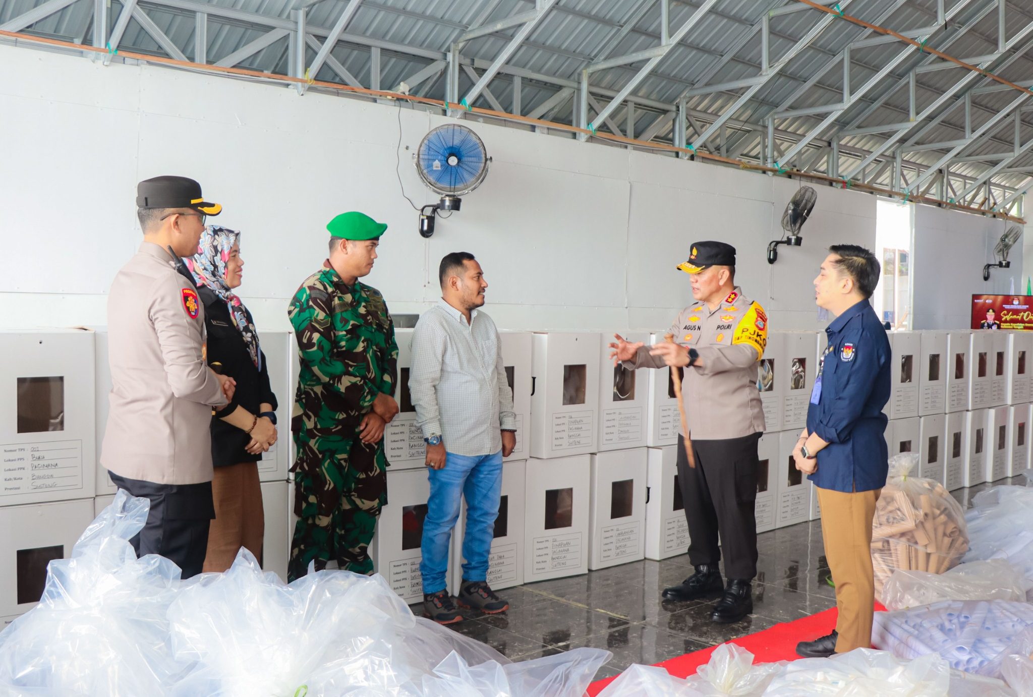 Kapolda Sulteng Kunjungi KPU Banggai Cek Logistik Pilkada