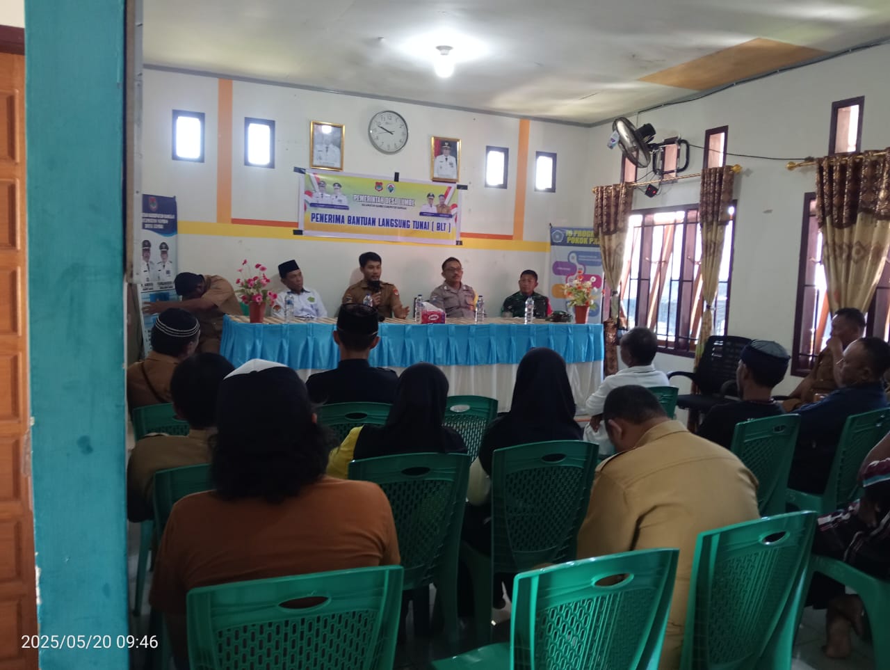Bhabinkamtibmas Polsek Kintom Hadiri Pergantian Imam Masjid Desa Lumbe