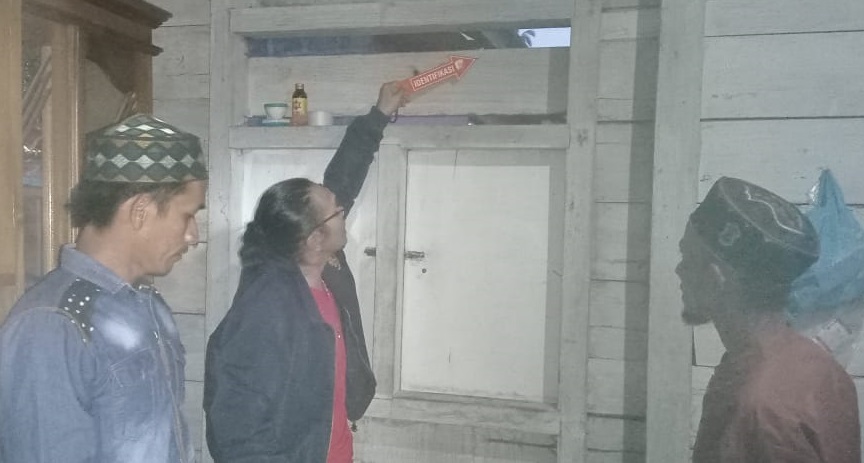 Polsek Nuhon ke TKP Gantung Diri, Korban Diduga Depresi Akibat Sakit