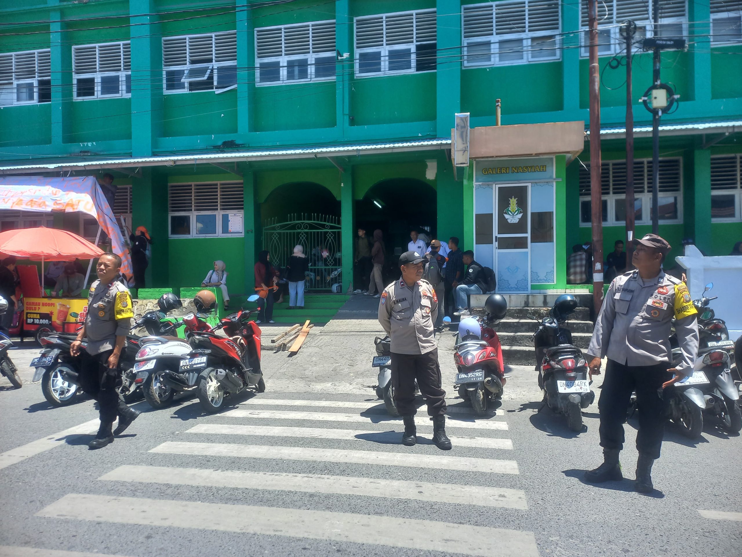 Polres Banggai Amankan Aksi Demo Mahasiswa Unismuh Luwuk Secara Humanis