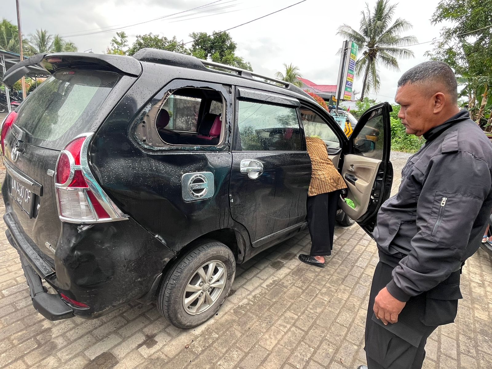 Petugas Polsek Toili Tangani Lakalantas Mobil Vs Motor di Moilong, 1 Pelajar Patah Tulang