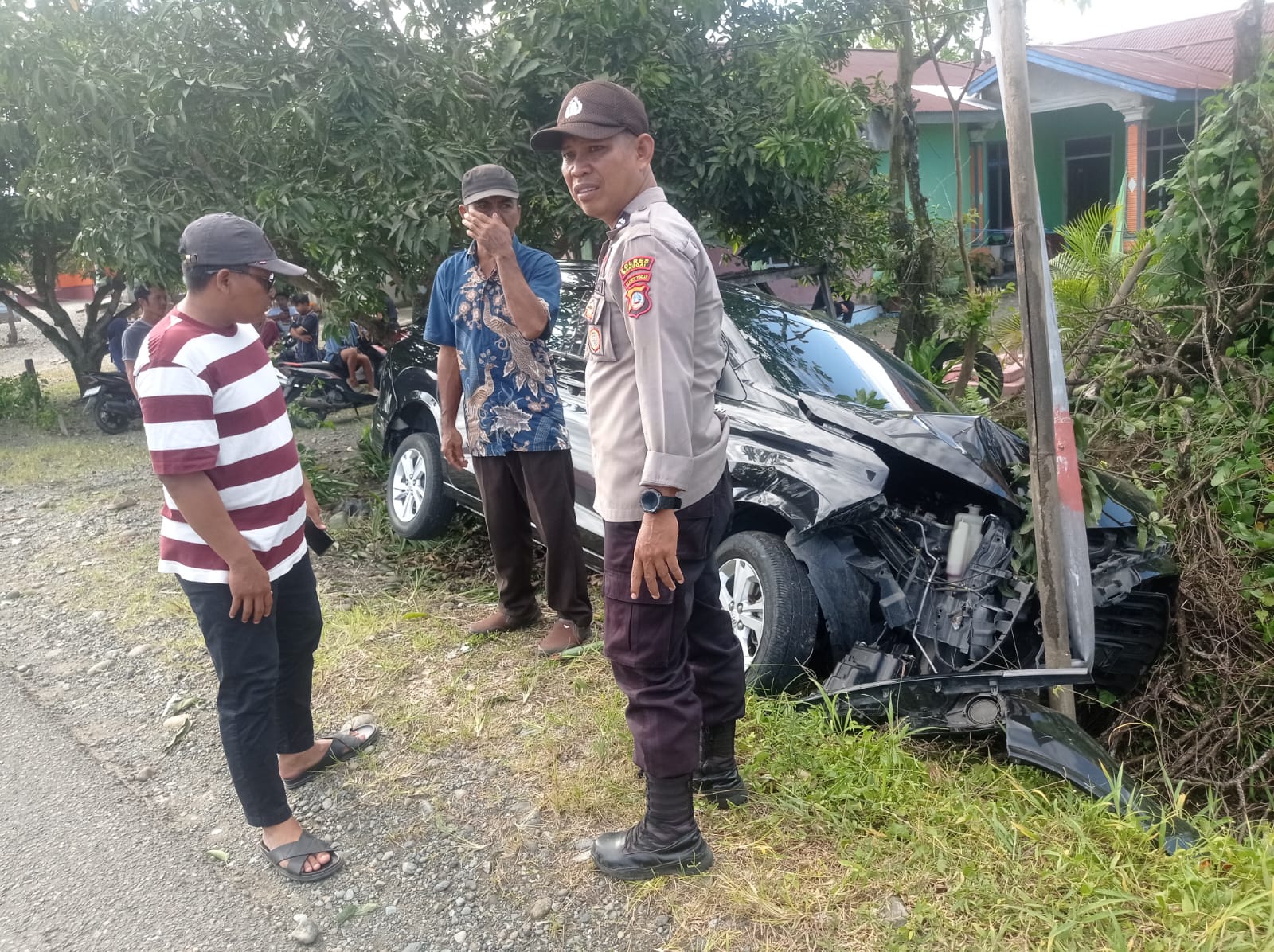 Polisi Evakuasi Korban Tewas Usai Tabrakan Beruntun di Batui Selatan, Banggai
