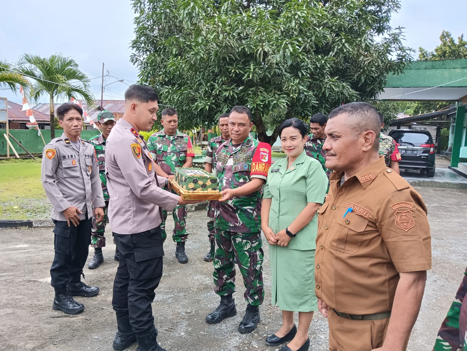 HUT TNI Ke-80, Jajaran Polres Banggai Beri Kejutan di 6 Markas Komando