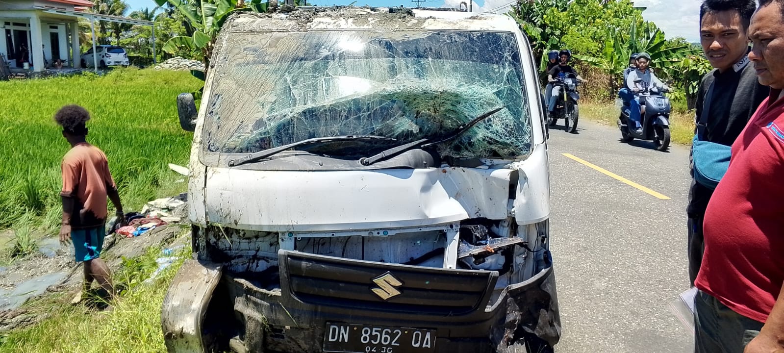 Mobil Laka Tunggal Masuk Sawah, Polsek Batui Datangi TKP