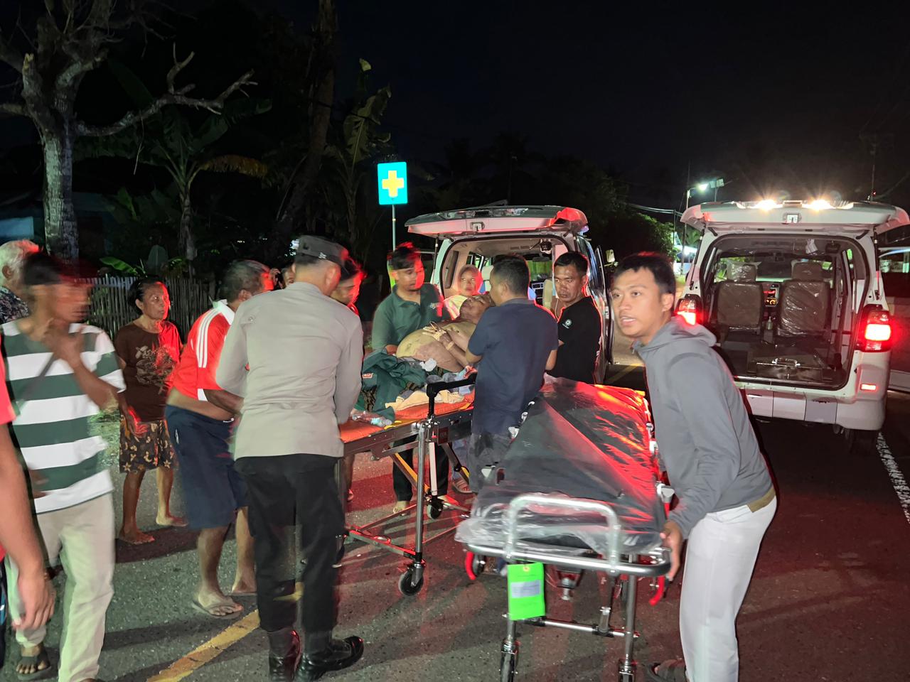 Ambulans Tabrak Truk Parkir di Kintom Banggai, Polisi Evakuasi Pasien Rujukan