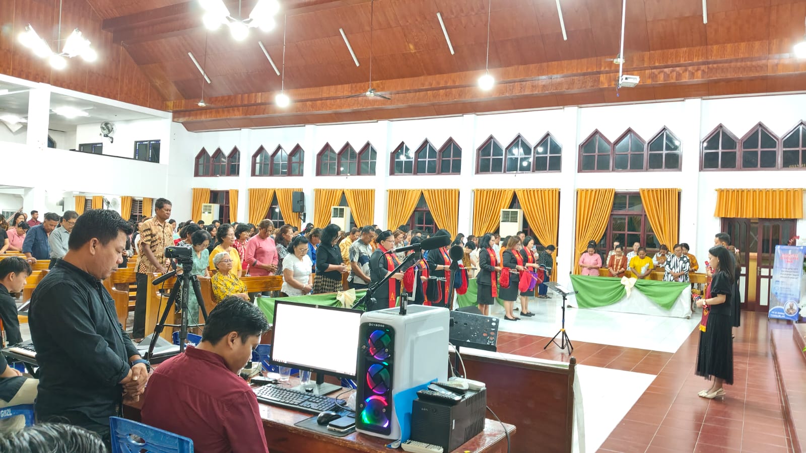 Polisi Berikan Pengamanan Ibadah KPI Bambang Noorsena di Gereja Bukit Zaitun Luwuk
