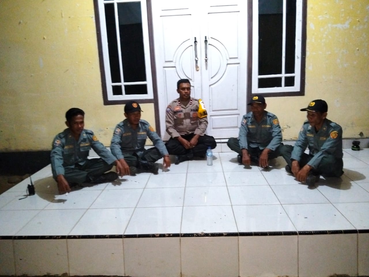 Polsek Toili Patroli Poskamling di Pos Linmas Desa Mekarsari, Jalin Dialogis Kamtibmas Bersama Linmas