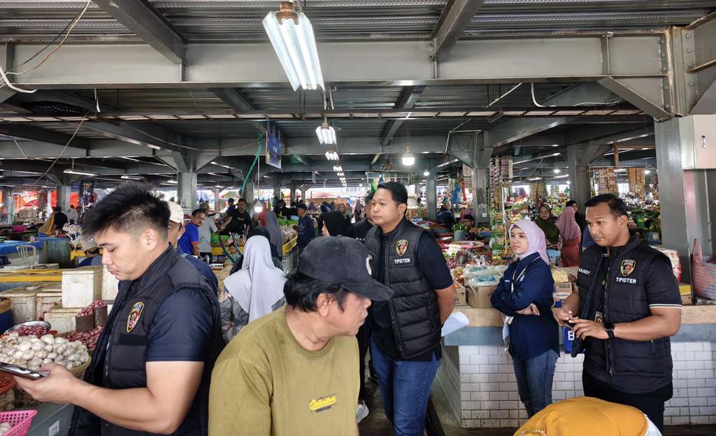 Jelang Lebaran, Polres Banggai dan Instansi Terkait Sidak Pasar Simpong Luwuk