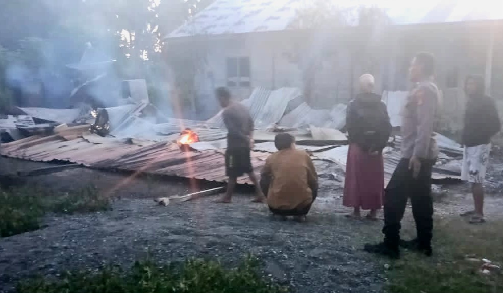 Sigap, Polisi Amankan TKP Kebakaran Rumah Kosong di Batui