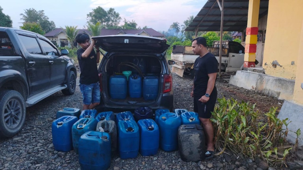 Polres Banggai Ungkap Penimbunan 36 Jerigen Berisi Solar Subsidi di Toili Barat