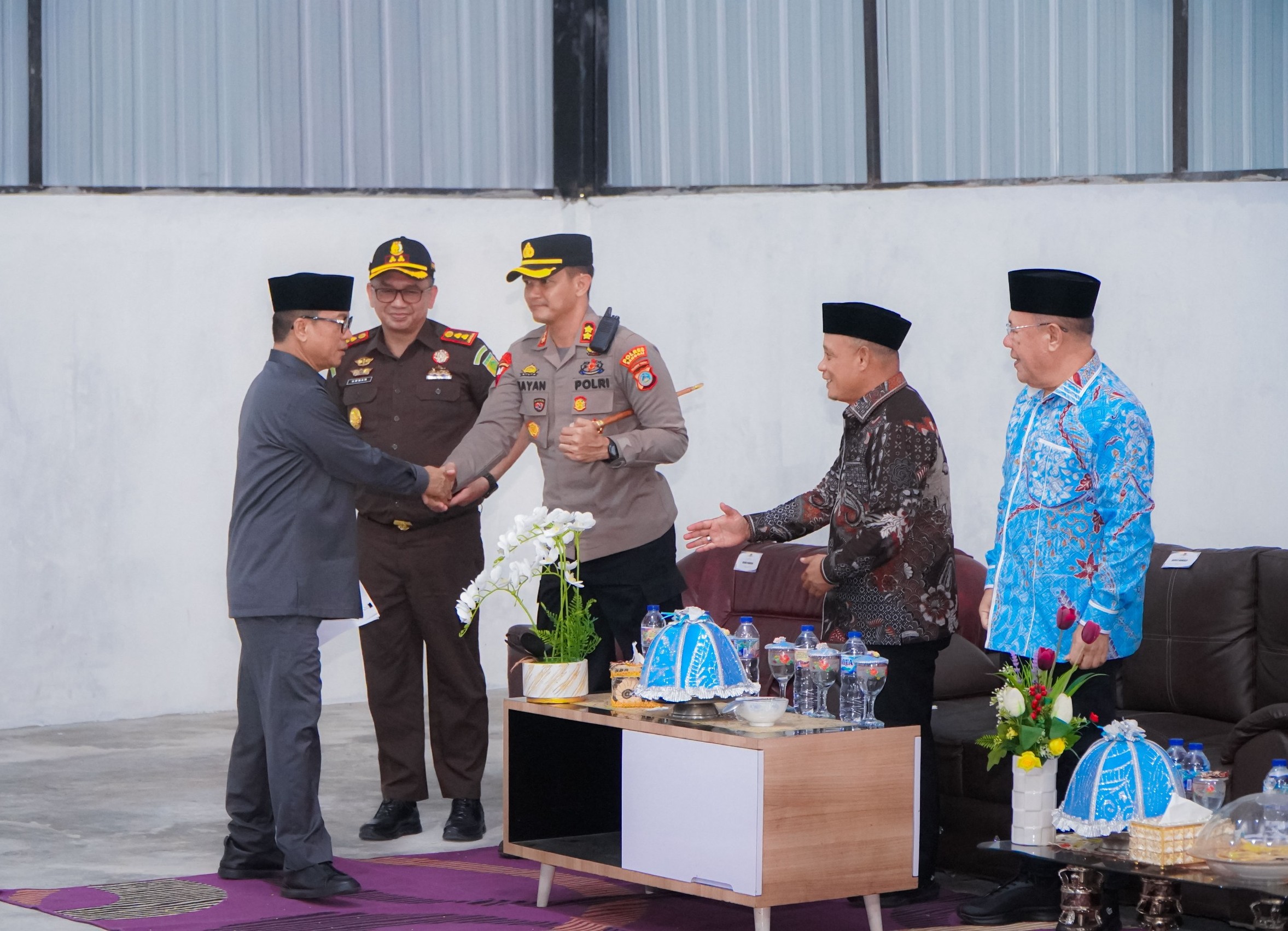 Kapolres Banggai Dampingi Menteri Desa dan PDT RI Tinjau Koperasi Merah Putih di Luwuk