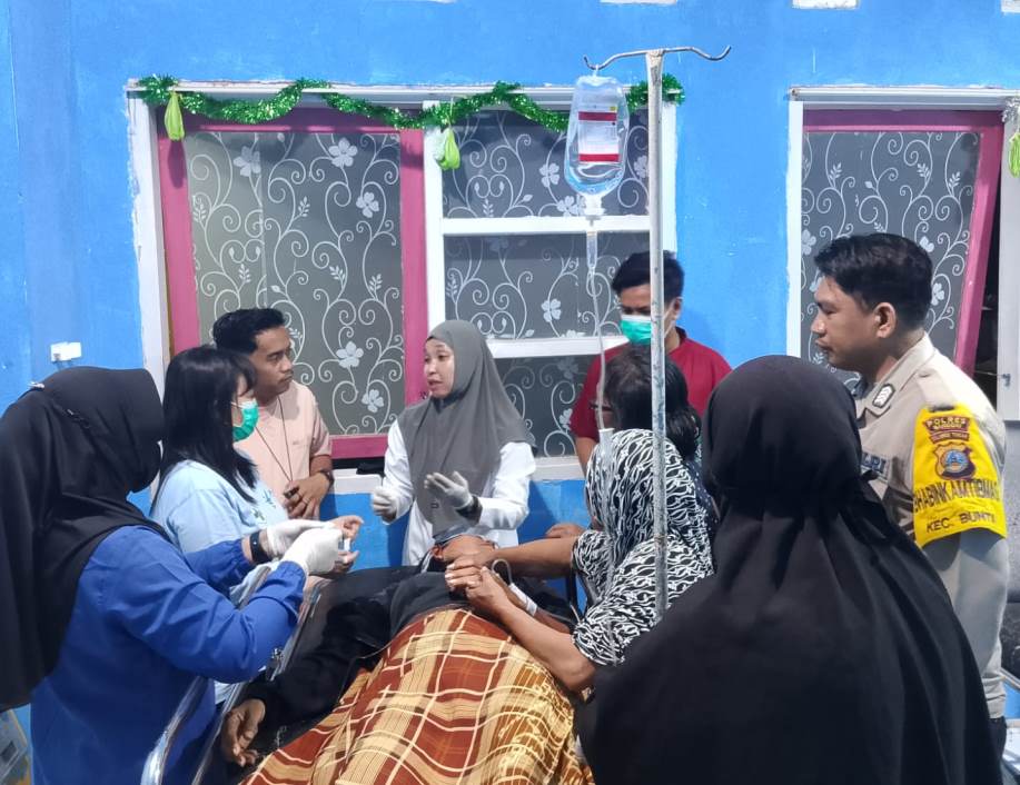 Tabrakan Depan – Belakang, Dua Orang Luka Berat, Polsek Bunta Lakukan Penanganan Cepat