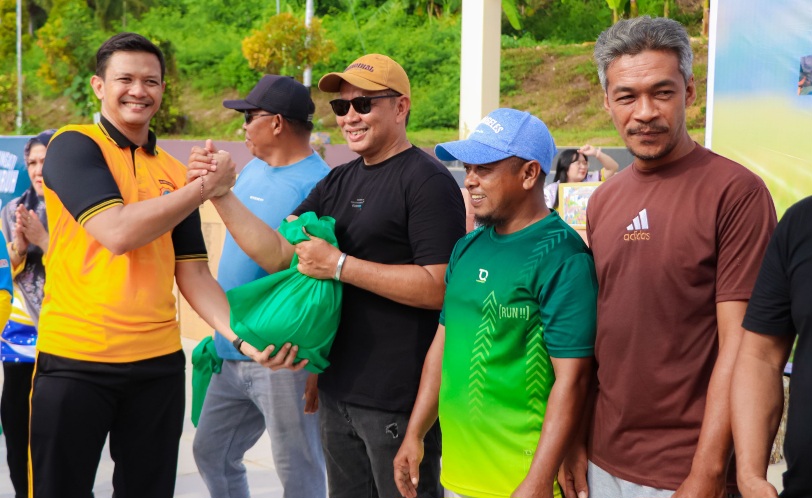 Peringati Hari Buruh Sedunia, Polres Banggai Gelar Jalan Sehat hingga Bakti Sosial