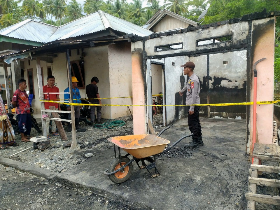 Polsek Balantak Olah TKP Awal Kebakaran Kios di Tanotu, Kerugian Ditaksir Rp200 Juta