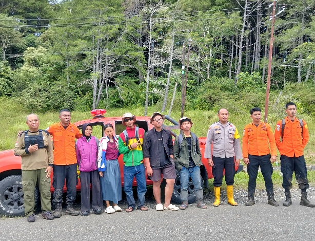 Respon Cepat Tim SAR Gabungan, Dua Remaja Tersesat di Gunung Country Luwuk Berhasil Dievakuasi Selamat