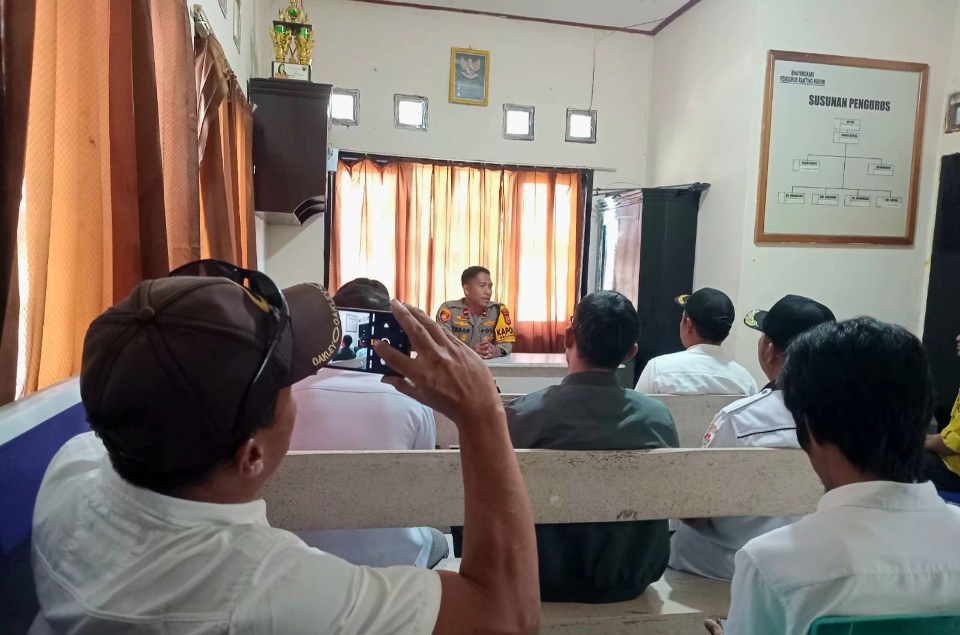 Awal Tugas, Kapolsek Nuhon Gelar Silaturahmi dengan Kepala Desa, Ajak Jaga Kamtibmas