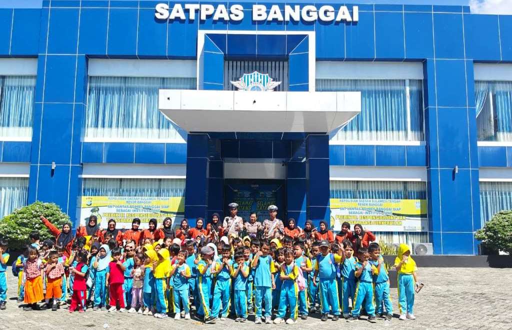 Polisi Sahabat Anak, Murid TK Pertiwi Luwuk Kunjungi Polres Banggai