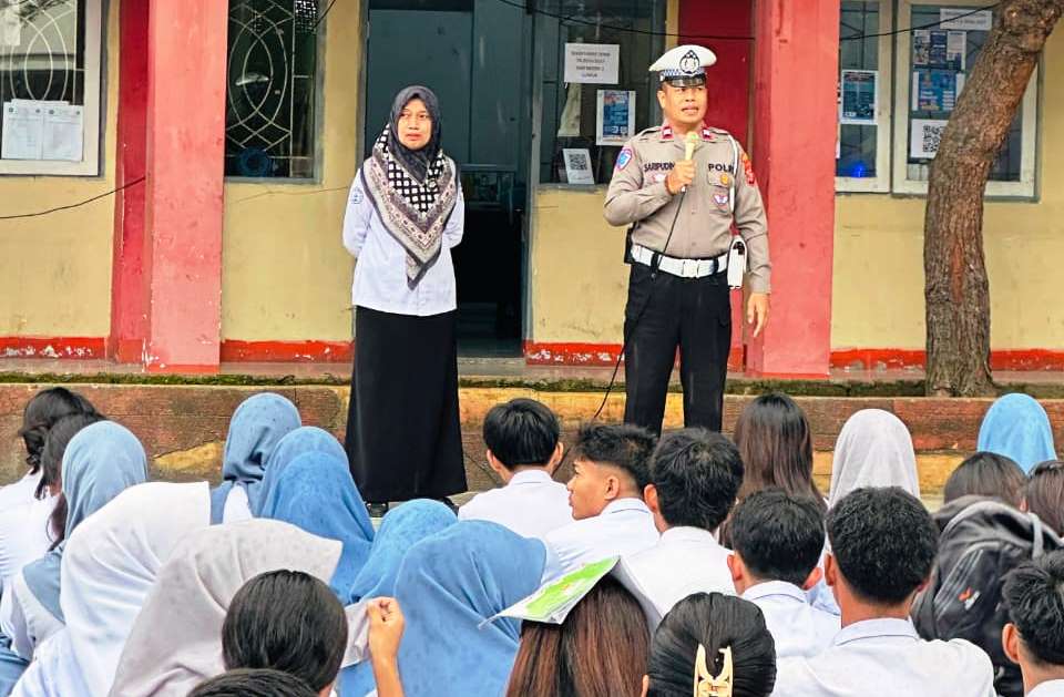 Sosialisasi ETLE Mobile Handheld, Satlantas Polres Banggai Kunjungi SMK Negeri 1 Luwuk