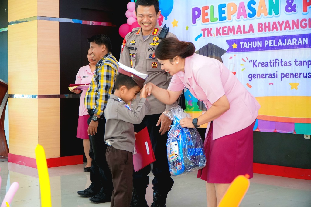 TK Kemala Bhayangkari Lepas 34 Anak Didik, Kapolres Banggai : Terima Kasih Guru