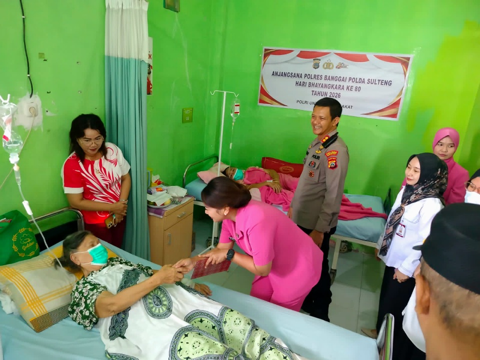 Wujud Kepedulian, Kapolres Banggai Pimpin Silaturahmi dan Berbagi Tali Asih ke Kediaman Senior Polri