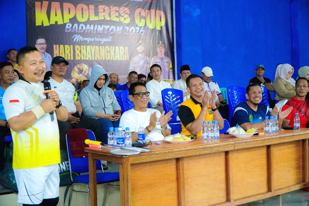 Tingkatkan Sportivitas dan Pererat Persaudaraan, Polres Banggai Gelar Pertandingan Badminton Antar Instansi