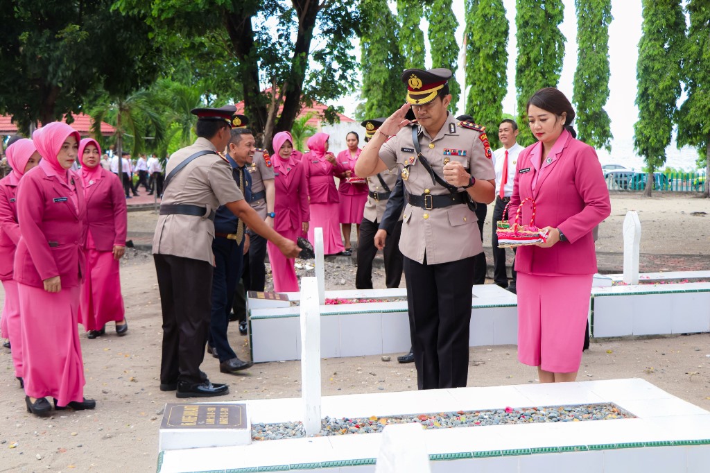 Kapolres Banggai Pimpin Ziarah dan Tabur Bunga, Kenang Jasa Pahlawan Jelang Hari Bhayangkara ke-80