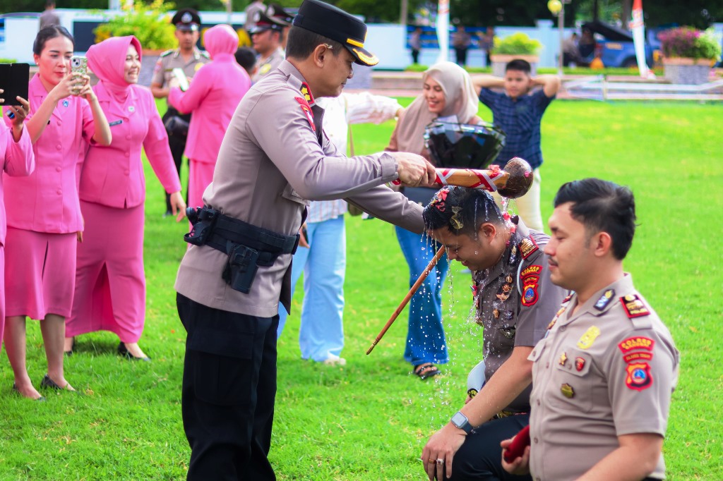 Polres Banggai Gelar Upacara Kenaikan Pangkat 52 Personel, Wujud Apresiasi di Momen Hari Bhayangkara ke-80