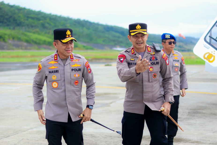 Kapolres Banggai Sambut Kedatangan Kapolda Sulteng di Bandara Luwuk