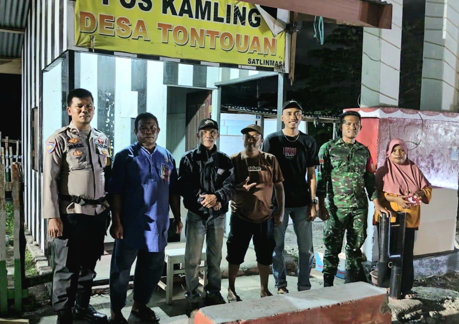 Sinergi Polisi dan Warga, Bhabinkamtibmas Polres Banggai Maksimalkan Kontrol Siskamling