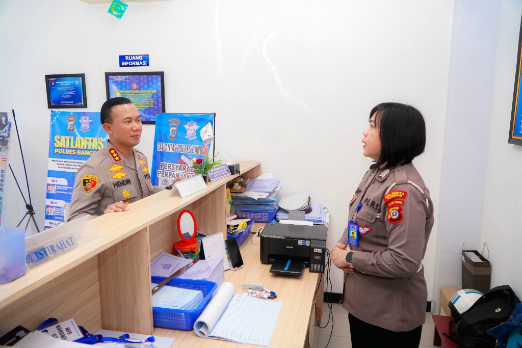Usai Pisah Sambut, Kapolresta Banggai Cek Ruang Pelayanan Publik, Pastikan Kinerja Prima