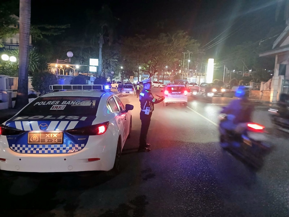 Satlantas Polresta Banggai Tingkatkan Patroli Blue Light di Titik Rawan Malam Hari