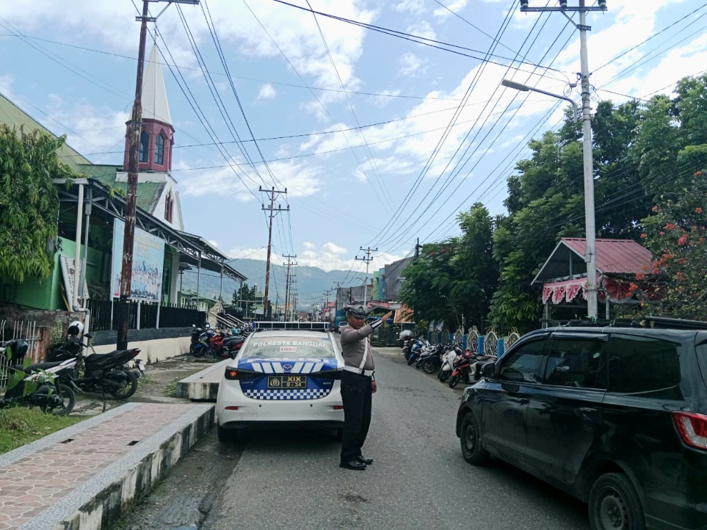 Melalui Minggu Kasih, Satlantas Polresta Banggai Gatur Lalin di Gereja-gereja Kota Luwuk