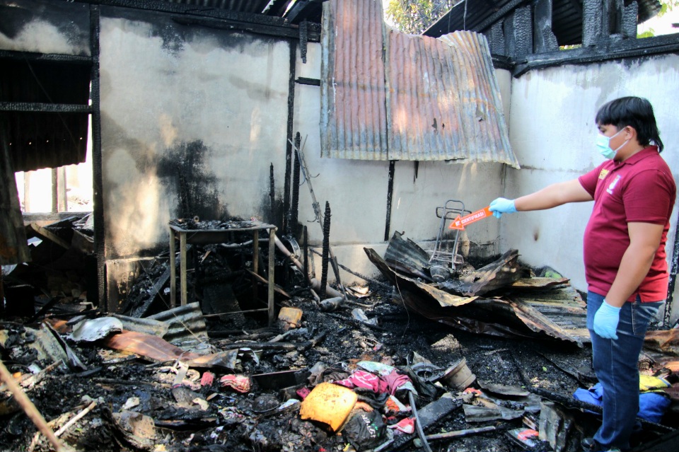 Satreskrim Polresta Banggai Olah TKP Kebakaran Usaha TV Kabel di KM 2 Luwuk, Kerugian Ditaksir Rp 1,5 Miliar