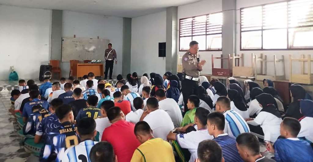 Isi Kegiatan MPLS SMAN 1 Luwuk, Satlantas Polres Banggai Tanamkan Budaya Disiplin Lalu Lintas kepada Pelajar