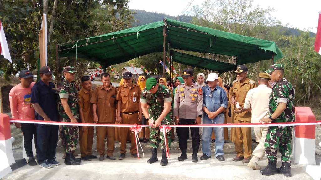 Kapolsek Nuhon Hadiri Peresmian Jembatan Merah Putih di Desa Obo Balingara