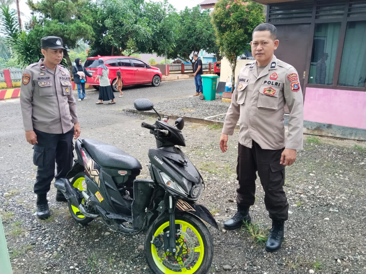 Hilang Kendali saat Melewati Tikungan, Motor Serempet Mobil Tangki, Polsek Batui Amankan Babuk