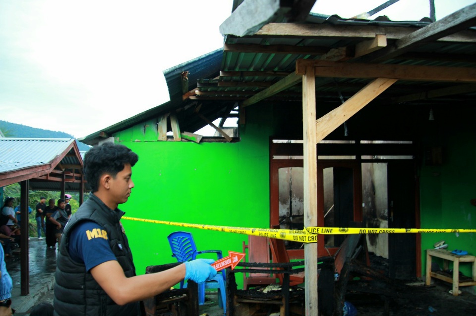 Korsleting Jadi Pemicu, Polresta Banggai Sigap Tangani Kebakaran Rumah di Hanga-hanga