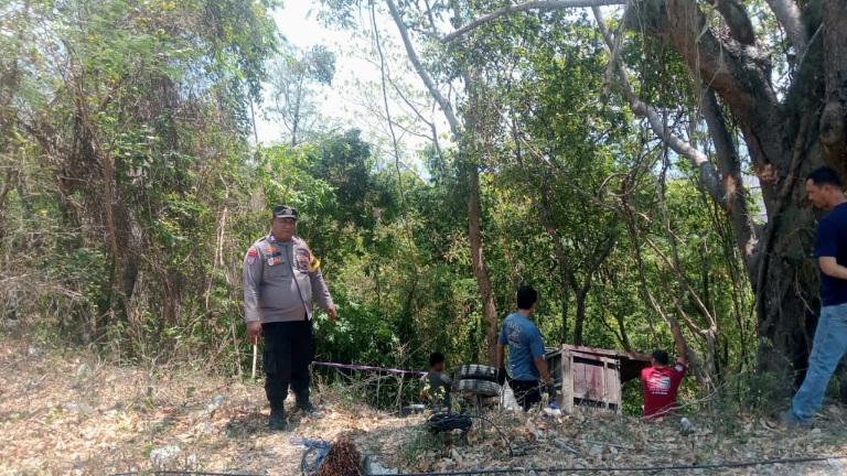 Tanjakan Maut di Desa Poh, Pagimana, Truck Sawit Masuk Jurang di Lipatan 4, Polisi Cepat Amankan TKP