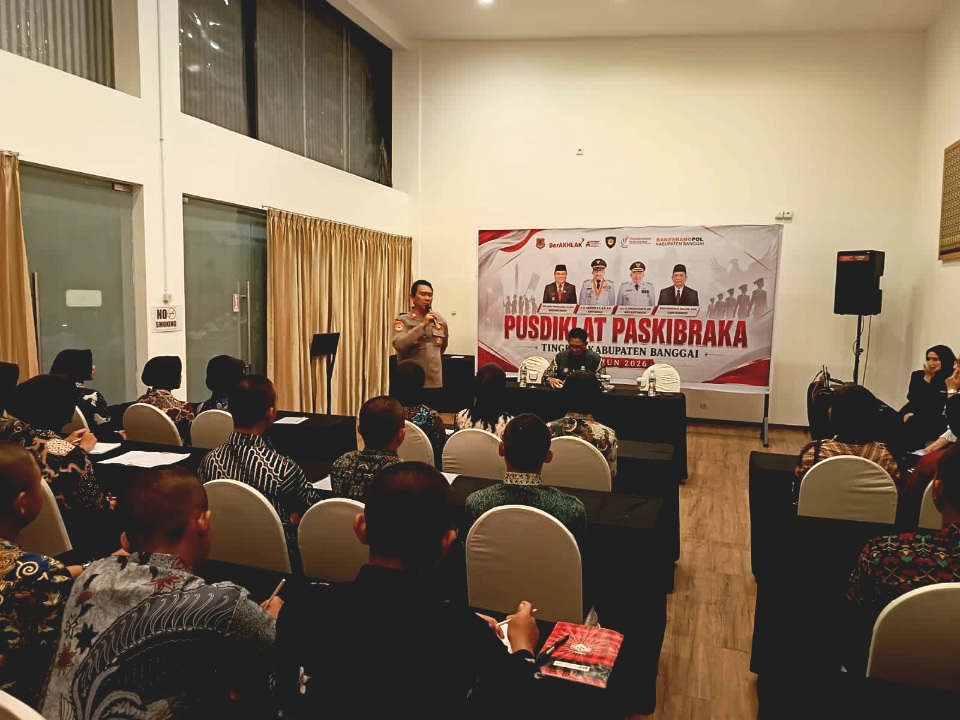 Kasat Binmas Polresta Banggai Tanamkan Wawasan Kebangsaan ke Paskibra, Jelang Upacara HUT RI