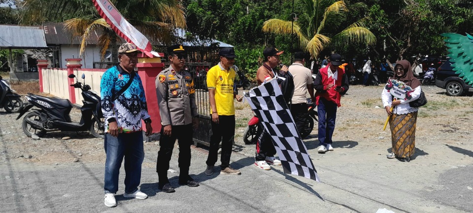 Kapolsek Nuhon Ikut Lepas 27 Tim Karnaval HUT ke-81 RI Tingkat Kecamatan