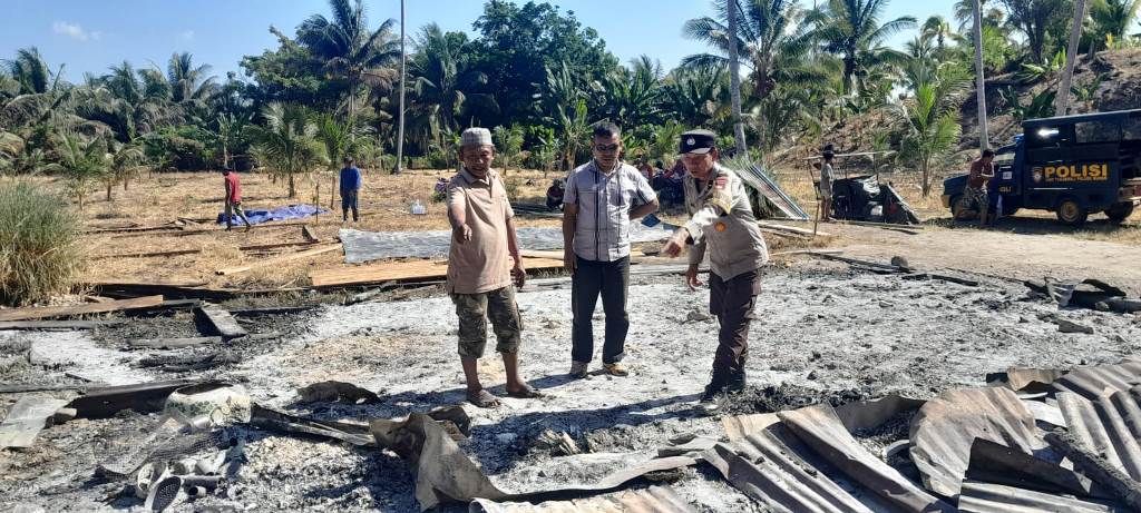 Rumah Kebun di Pulodalagan Hangus Terbakar, Polsek Nuhon Olah TKP dan Pendataan Saksi